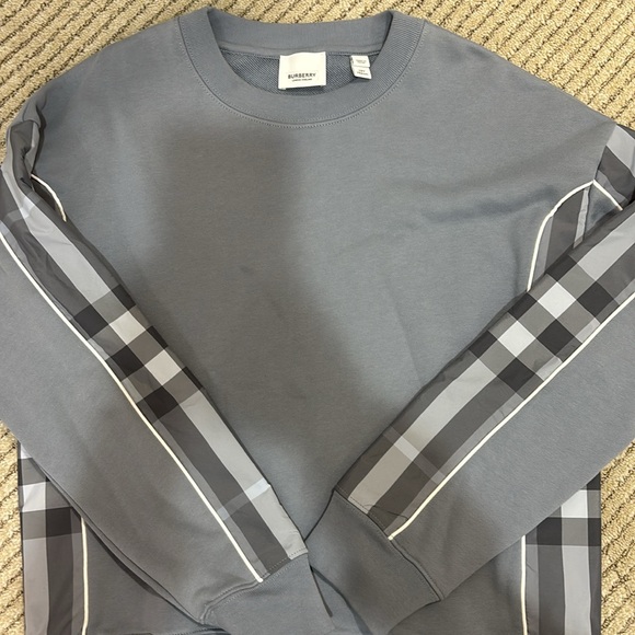 Boys Burberry Sweater - Picture 2 of 3